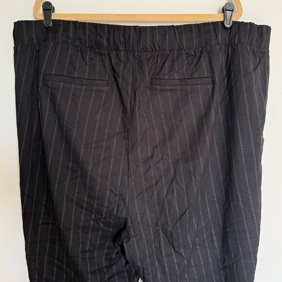 NWT Torrid Black Stripe Twill Drawstring Crop Pant Size 4X - Picture 9 of 13